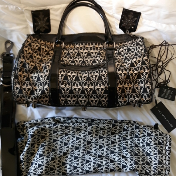 Thomas Wylde Overnight Bag with shoulder strap - Picture 2 of 8